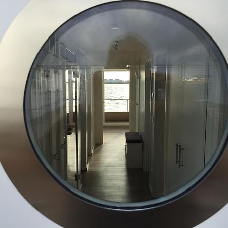 Schwimmendes Ferienhaus Antares One By Seeblick Ferien Oro, Rundum Wasser, Sauna Olpenitz Esterno foto