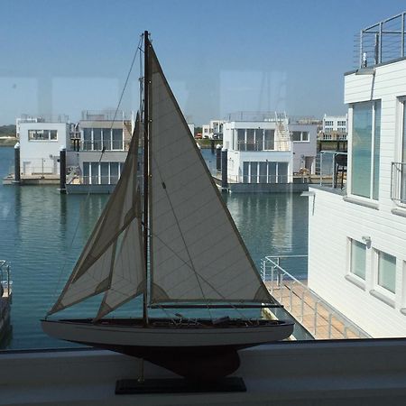 Schwimmendes Ferienhaus Antares One By Seeblick Ferien Oro, Rundum Wasser, Sauna Olpenitz Esterno foto