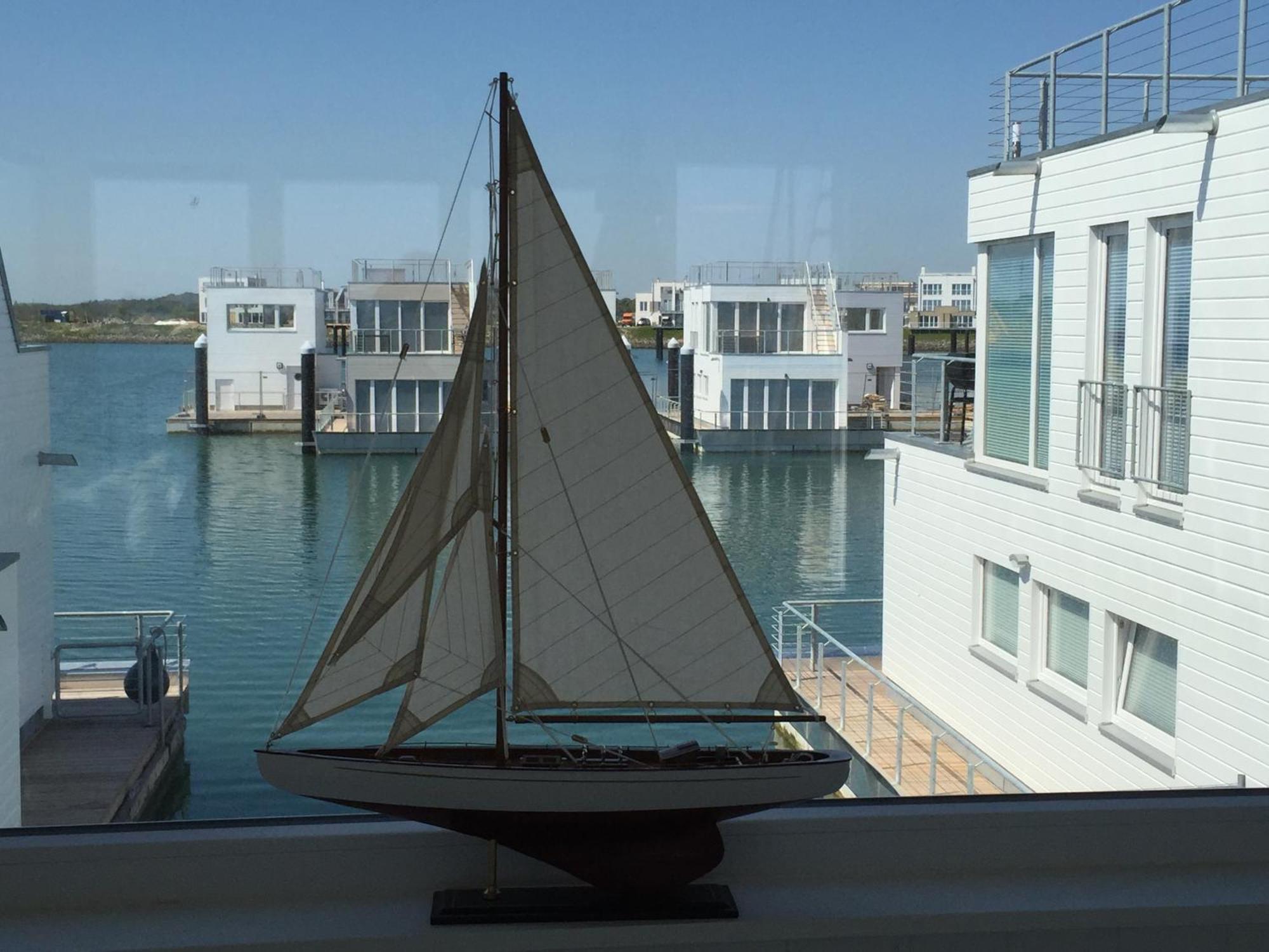 Schwimmendes Ferienhaus Antares One By Seeblick Ferien Oro, Rundum Wasser, Sauna Olpenitz Esterno foto