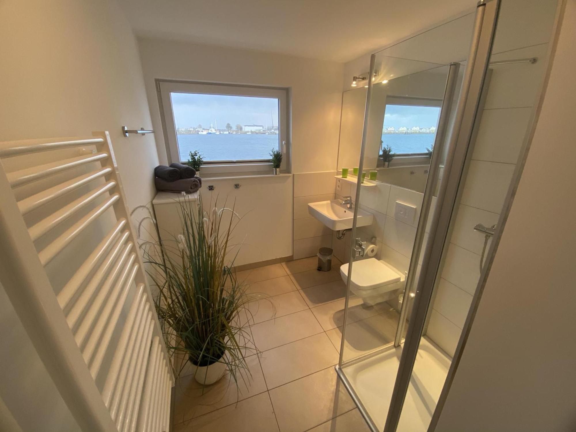 Schwimmendes Ferienhaus Antares One By Seeblick Ferien Oro, Rundum Wasser, Sauna Olpenitz Esterno foto