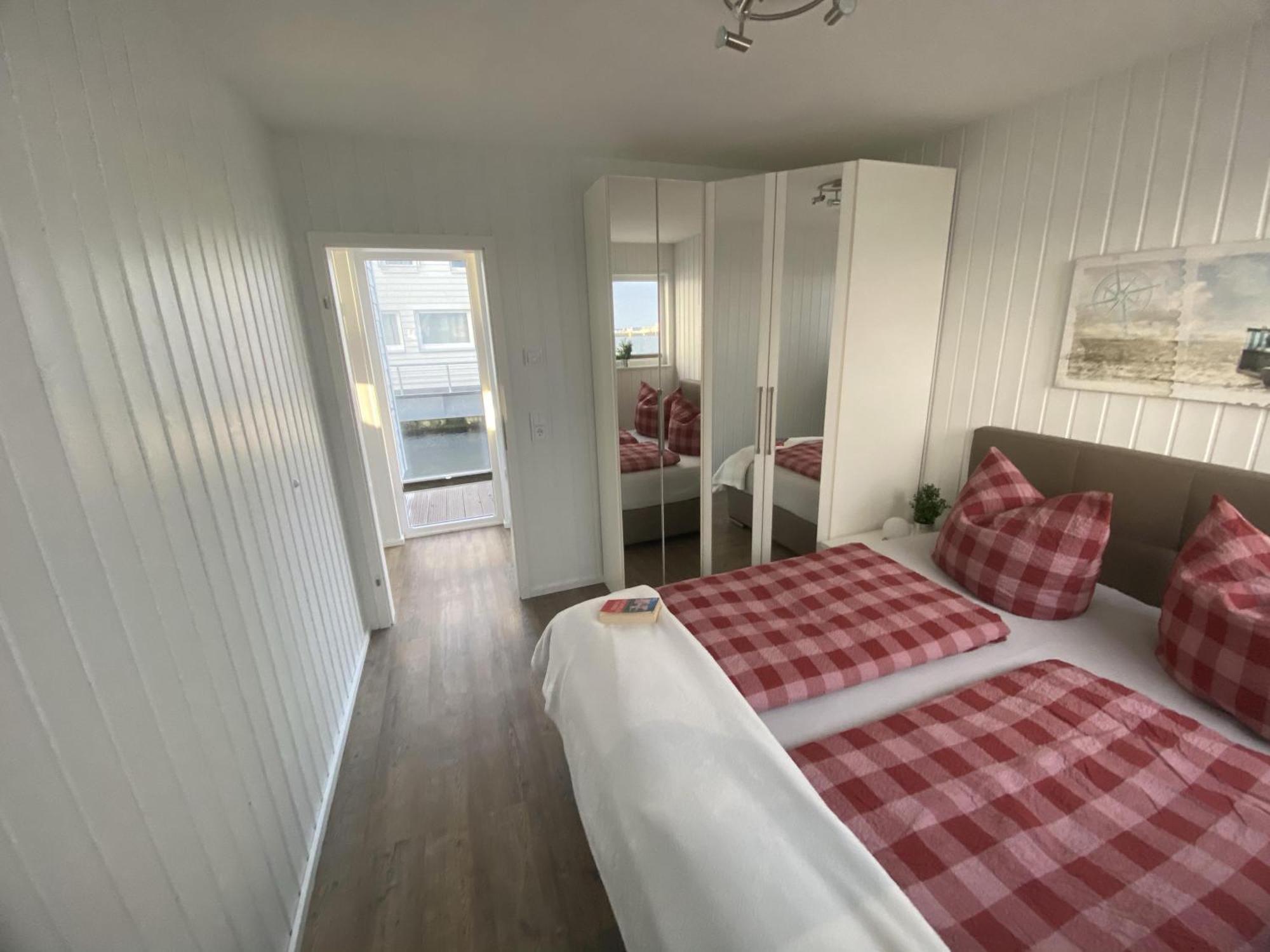 Schwimmendes Ferienhaus Antares One By Seeblick Ferien Oro, Rundum Wasser, Sauna Olpenitz Esterno foto
